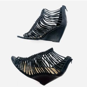 NINE WEST Solid Black Snakeskin Strappy Wedge Heel Open Toe Size 8